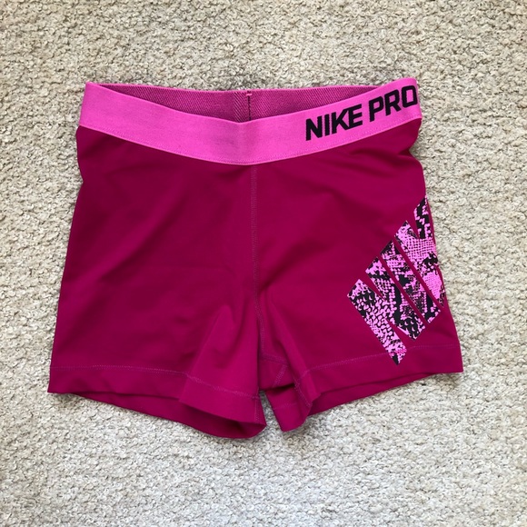 Nike Pants - Nike • pink shorts